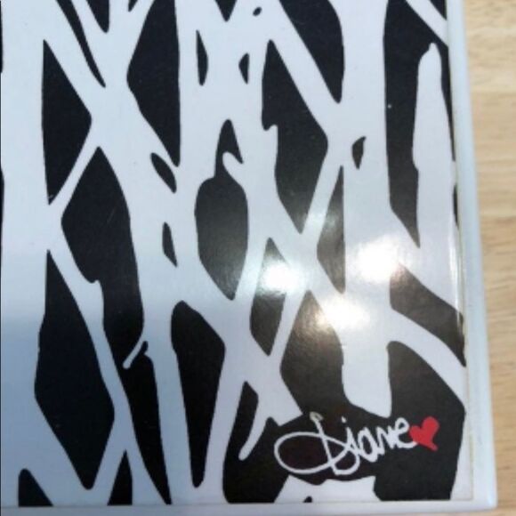 Diane Vas n Fustenberg jewelry box - Picture 3 of 4